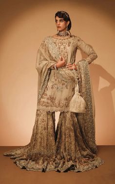 Pakistani Bridal Dress in Farshi Gharara Kameez Style Kameez Style, Bridal Gharara, Wedding Dresses Pakistani, Pakistani Bridal Dress, Bridal Dupatta, Organza Shirt, Wedding Clothes, Traditional Bride, Pakistani Bridal Dresses