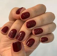 15 Short Winter Nail Ideas for 2023-2024 Short Nail Beds Shape, Maroon Nails, Smink Inspiration, Red Nail Polish, Red Nail, Dream Nails, Funky Nails, Chic Nails, Short Acrylic Nails