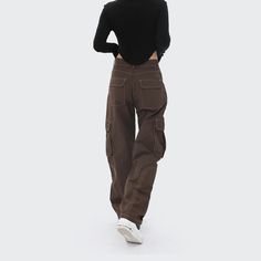 Product information : Main fabric composition: cotton Content of main fabric components: 97(%) Trouser leg style: straight tube Style details: buckle belt decoration Style: Casual/Street/Hip Pop/Vintage/Y2K/PunkDescription:Elegant yet edgy. these Contrast Stitch Baggy Cargo Pants offer both fashion and function. Crafted with 97% cotton. their straight-leg silhouette lends a timeless look. while buckle belt decor provides a whimsical touch. Ideal for a range of stylish looks from casual to vintage. punk. and Y2K. Size Information: Size: S.M.L.XL Baggy Cargo Pants, Skirt And Sneakers, Black Halter Dress, Vintage Punk, Loose Sweater, Buckle Belt, Dress And Heels, New Arrival Dress, Sweater Blouse