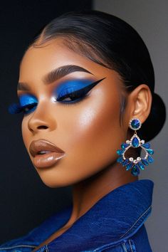 Blue Lipstick Black Women, Eyeshadow Looks Pinks, Cookie Monster Makeup Eye, Blue Eye Shadow Ideas, Deep Blue Makeup Looks, Blue Contacts On Black Women, Statement Makeup Looks, Cobalt Blue Eye Makeup, Makeup Looks Flowers