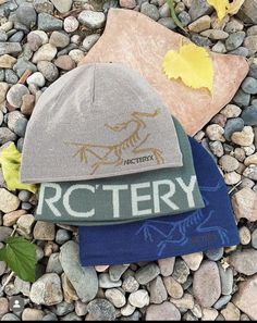 Arcteryx Hat, Arcteryx Beanie, Topi Vintage, Hiking Wear, Beanie Outfit, Streetwear Outfit Ideas, Autumn Fits, Ski Season, Adidas Girl