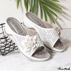 Olivia Mark - Hollow Flower Design Wedge Slides - Womens Flat Sandals Beach Shoes Comfortable Flip Flops, Mens Gadgets, Elegant Sandals, Floral Sandals, Designer Slippers, Stylish Sandals, Slippers Cozy, Beach Accessories, Womens Sandals Flat