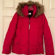 Brand New Calvin Klein Puffer Jacket In Gorgeous Red! * Stand Collar, * Zip-Off Hood With Faux-Fur Trim * Front Zipper Closure * 2 Front Pockets * Hidden Sleeve Zip Pocket * Zip Chest Pocket * Inside Pocket * Down & Feather Fill Size L Measurements: Armpit To Armpit 21.5” Length 26” Puffer Jacket With Fur Hood, Calvin Klein Puffer Jacket, Jacket With Fur Hood, Puffer Jacket With Fur, White Puffer Jacket, Pink Calvin Klein, Green Puffer Jacket, Red Puffer Jacket, Faux Fur Hoodie