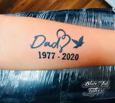 a tattoo on the arm of a person with a name and two birds that reads dad 1971 - 2020