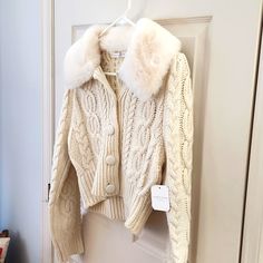 Altar'd State Crppped Cardigan Sweater With Faux Fur Collar, Size Xs, Cream Color, Covered Buttons, Long Sleeves, Cable Knit, New With Tags, Original Price $79.95. It's Not Too Late To Still Wear This During This Season. Looks Great With Jeans. But Could Also Be Worn When Dressing Up. Scandi Girl, Cottagecore Fall, Faux Fur Fashion, Clothes Aesthetic, Cream Sweater, Altard State, Fur Fashion, Faux Fur Collar, Altar'd State