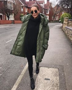 Nadia Anya, Celebrities Makeup, Valentino Trainers, Quilted Jacket Outfit, Best Cheap Clothing Websites, Free Beauty Samples, Free Makeup Samples, Makeup Samples