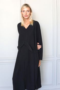 Oversized V-neck Midi Dress For Daywear, Oversized V-neck Midi Dress, Black V-neck Dress For Spring Daywear, Spring Black V-neck Daywear Dress, Black V-neck Day Dress, Lagenlook V-neck Daywear Dress, V-neck Lagenlook Daywear Dress, V-neck Lagenlook Dress For Daywear, Black Goth Dress