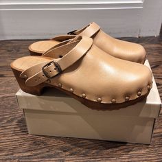 Bonpoint Leather Clogs Color; Tan Leather Size 34 Nwt Leather Clogs, Tan Leather, Kids Shoes, Clogs, Dress Shoes, Kids Shop, Leather, Color