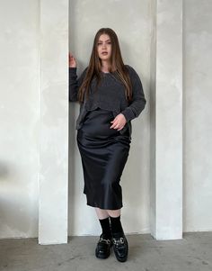 Curve Satin Midi Skirt Plus Size Bottoms -2020AVE Black Silk Skirt Outfit, Ootd Plus Size, Silk Skirt Outfit, Black Silk Skirt, Plus Size Satin, Smart Casual Dress, Silk Midi Skirt, Silk Maxi Skirt, Long Skirt Outfits