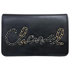 Borsa firmata Chanel, modello Wallet On Chain Logo, realizzata in pelle liscia nera con hardware argentati. Dotata di una patta con chiusura a bottone calamitato, internamente rivestita in tessuto nero, capiente per l’essenziale. Munita di una tracolla sottile in pelle e catena intrecciata con indossare la borsa a spalla. Completa di piccola tasca interna, caratterizzata sulla parte frontale da una scritta in rialzo Chanel in catena. Presenta card originale, anno di produzione 2019, si presenta Dior New Look, Chain Logo, Chanel Chevron, Vintage Chanel Bag, Chanel Crossbody, Chanel Suit, Vintage Crossbody Bag, Chanel Mini, Bags Messenger