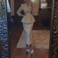 Sartorial Style Women, Power Dressing Women, Feminine Suit, Corporate Dresses, Dress Etiquette, Silk Dresses Outfit, Outfit Modest, Corporate Dress, Elegant Outfit Classy