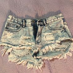 Cute Flag Detail On Back. New Without Tags:) Blue Distressed Shorts For The Beach, Diy Ripped Jeans, Girl Shorts, Baddie Outfits Ideas, Nice Outfits, High Rise Shorts, Hot Outfits, Baddie Outfits, Dream Clothes