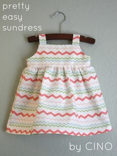 craftiness is not optional: pretty. easy. sundress. Free Baby Clothes, Sundress Pattern, Baby Dress Pattern, Diy Baby Clothes, Baby Clothes Patterns, Baby Sewing Patterns, Baby Outfits