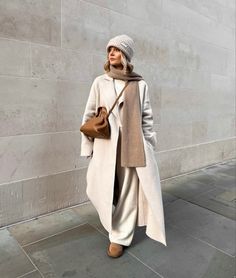 Oversized Wool Coat Outfits, Oversized Coat Outfit Winter, Oversize Coat Outfit, Cream Wool Coat Outfit, Beige Wool Coat Outfits, Cream Coat Outfit, Wool Coat Outfits, Oversized Coat Outfit, Beige Coat Outfit