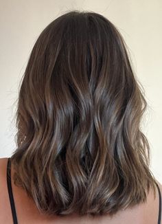 Brown Long Bob With Highlights, Short Brown Hair With Brown Highlights, Light Brown Hair To Dark Brown, Medium Length Hair Brown With Highlights, Long Bob Brunette Balayage, Brown Highlights On Short Hair, Medium Short Brunette Hair, Glazed Chocolate Hair, Tiny Highlights Brown Hair