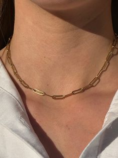 Beautiful link chain. Gold-plated stainless steel chain, which is very elegant thanks to its individual links and looks great. A real statement necklace that still looks minimalist and subtle. What makes our jewelry special? 🌊 The high-quality, gold-plated stainless steel makes the jewelry waterproof ✨ No discoloration, no green edges 🌿 Allergy friendly 🫀 Each piece of jewelry is selected with love and lovingly packaged 🤍 we do good! We donate parts of our income to charitable causes and pro Minimalist 14k Gold-filled Chain Link Necklace, Gold Stainless Steel Chain Necklace, Nickel-free, Tarnish Resistant Gold-tone Link Necklace, 14k Gold Link Chain Bracelet, Tarnish Resistant, Gold-tone Stainless Steel Necklace With Adjustable Chain, Stainless Steel Chain, High Quality Jewelry, Allergies, Gold Chains