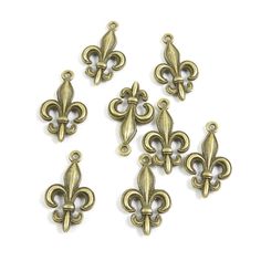 brass plated metal fleur de lis charms