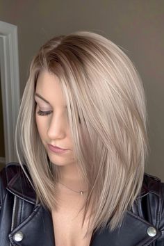 Toasted Vanilla Hair Color, Vanilla Ash Blonde Hair, Ash Blonde Hair With Platinum Highlights, Blonde Colours Shades, 8n Hair Color Blondes, Full Head Colour Blonde, Icy Champagne Blonde Hair, Cool Champagne Blonde Hair, Blonde Hair Color Ideas Pale Skin