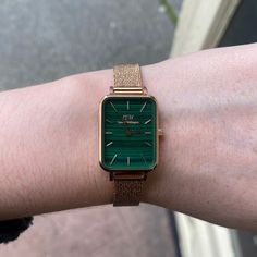 Women Watch Collection, Beautiful Watches For Women, Green Dial Watch, Unique Watches, Malachite Green, Daniel Wellington Watch, Green Watch, Vintage Watches Women, Pretty Shoes Sneakers