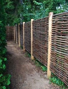 a wooden fence made out of bamboo sticks