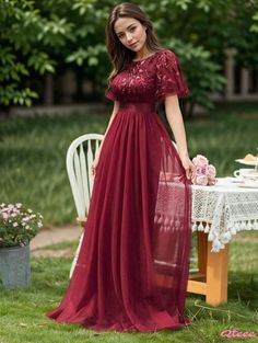 Qteee - Exquisite Paneled Round Neck Party Gown with Flared Mesh Skirt - Premium Quality Short Sleeve Wedding Dress, Prom Dresses Vintage, Evening Dresses Cocktail, Maxi Dress Prom, Party Gown, A Line Prom Dresses, Stunning Gowns, Long Sleeve Short Dress, Mesh Overlay