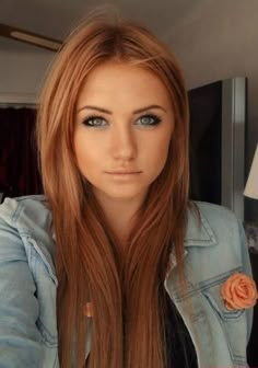 Jahodová Blond, Dark Strawberry Blonde Hair, Red Brown Hair Color, Pumpkin Spice Hair, Dark Strawberry Blonde, Auburn Balayage, Strawberry Blonde Hair Color, Girl Hair Colors, Red Brown Hair