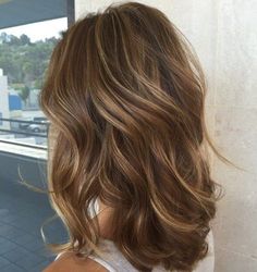 35 Light Brown Hair Color Ideas: Light Brown Hair with Highlights and Lowlights Sandy Brown Hair, Brown Hair With Highlights And Lowlights, Makeup Tip, Blond Balayage, Hair Color Light Brown, Brown Blonde Hair, Brown Hair With Highlights, Brown Hair Colors