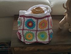 Pretty cotton bag, hand knitted with crochet, colorful flower motif. The interior is made of cotton fabric with a practical pocket. Beautiful, original and unique. White Granny Square Crochet Bag For Everyday Use, Cotton Crochet Bag For Beach, White Bohemian Crochet Bag Hand-knitted, Crochet Cotton Bag For Beach, Cotton Crochet Bag For The Beach, Bohemian White Crochet Bag Hand Knitted, Cotton Crochet Beach Bag, White Hand-knitted Crochet Tote Bag, White Bohemian Crochet Bag With Granny Square Details