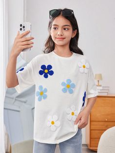 White Casual Collar Short Sleeve Knitted Fabric Floral  Embellished Slight Stretch  Tween Girls Clothing Cute Cotton Knit Top For Spring, White Crew Neck T-shirt With Floral Applique, White Short Sleeve T-shirt With Floral Applique, White Short Sleeve Top With Floral Applique, White Floral Applique Short Sleeve Top, Cute Cotton Tops With Floral Applique, Cute Cotton Top With Floral Applique, White Crew Neck Top With Floral Applique, White Floral Applique Crew Neck T-shirt