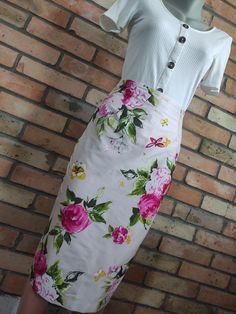 Beautiful skirt in very good condition Sz 42 Skirt Silk, Floral Pencil Skirt, Womens Skirts, Beautiful Skirt, Beautiful Skirts, Summer Floral, Pencil Skirt, Ukraine, Beauty Book