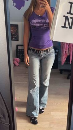 00s Mom Fashion, 2000s Polo Shirt Outfit, Basic 2000 Outfit, 2000s Spring Outfits, Bebe Outfit Y2k, 2000s Mom Outfit, 2000s Workout Outfit, 2000s Spring Fashion, 2000s College Aesthetic