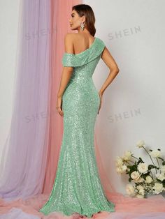 Sequin Formal Dress, Sports Equipment, Dress P, Fashion Online Shop, Online Fashion, All Fashion, Fashion Inspiration, Men's Clothing, Latest Trends