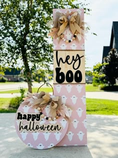 a wooden sign that says hey boo happy halloween