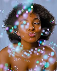 Et si je faisais des bulles ? 🫧 #photoshootideas #photographetoulouse #blackwomenphotographers #hireblackwomenphotographers #bubbles #spring #portraitphotography Bubble Reference Photo, Bubble Self Portrait, Bubble Portrait Photography, Bubblegum Photoshoot Ideas, Bubbles Photoshoot Ideas, Photoshoot With Bubbles, Bubble Photoshoot Ideas, Bubble Reference, Art Photoshoot Ideas