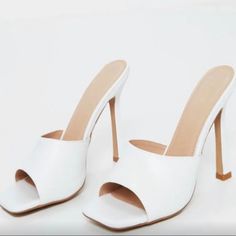 Nwot : White Square Toe Heeled Mules A Must Have For Your Summer Outfits ! White Synthetic Square Toe Mules, Trendy White Mules For Party, White Casual Mules For Party, White Casual Party Mules, Trendy White Mules With Padded Heel, Trendy White Open Heel Mules, Square Toe Heels, White Square, Mule