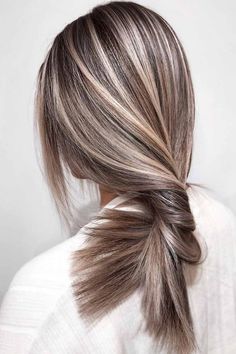 Mushroom Blonde: Mystifying and Delicate Ideas - Love Hairstyles Mushroom Blonde Hair, Brown Hair Colors With Blonde, Hair Colors With Blonde, Rich Girl Hair, Mushroom Blonde, Mushroom Hair, Highlights For Brunettes, Summer Hair Highlights, Balayage Blonde