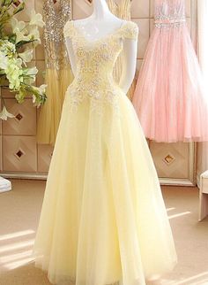 Applique Prom Dress, डिजाइनर कपड़े, Sleeves With Lace, Tulle Prom Dresses, Evening Fashion, Prom Dresses Yellow, 파티 드레스, Cute Prom Dresses, فستان سهرة