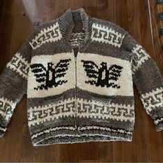 Cowichan Indian Canada Hand Knit Wool Cardigan Eagle Sweater Full Zip Jacket L Wool Cardigan, Zip Jacket, Hand Knitting, Sweater Cardigan, Men Sweater, Man Shop, Wool, Cream, Knitting