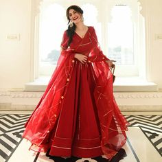 Simple Lehenga, Indian Outfits Lehenga, Anarkali Dress Pattern, Traditional Indian Dress, Indian Dresses Traditional, Traditional Indian Outfits, Indian Bridal Dress, Indian Bridal Outfits, Ethnic Outfits