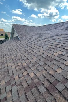 an image of a roof that has been made out of bricks and shinnels