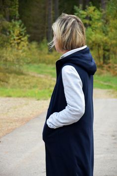 A long vest with a hood fastened with a metal zip, made of 100% cotton loop type. Ideally suited as an outer coat for onion. Size of things (length / bust / hips) US --- UK --- EU/DE 6 ----- 8 ------ 36/S (110/100/100) 8 ----- 10 ----- 38/M (110/104/104) 10 ---- 12 ----- 40/L (110/108/108) 12 ---- 14 ----- 42/XL (110/112/112) dimensions in cm. 100% cotton (weight 270g/m2 + lining cotton 180g/m2) Are you interested in a different color or size write to us Production method: sewn - own machinery - Fall Cotton Vest With Side Pockets, Everyday Cotton Vest Outerwear, Hooded Cotton Vest With Pockets, Cotton Hooded Vest For Spring, Hooded Cotton Vest For Spring, Spring Cotton Hooded Vest, Sleeveless Long Cardigan, Simple Coat, Long Sleeveless Cardigan