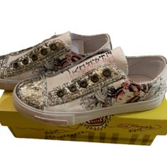 Ed Hardy Kids Sneakers Shoes White/Silver Glitter Low Top Size: Us 3 Uk 2.5 Eur 34 Jpn 22 Koi Fish/Geisha Design Style: 11flr602k Made In Vietnam Geisha Design, Ed Hardy, Shoes White, Koi Fish, Kids Sneakers, Sneakers Shoes, Silver Glitter, White Silver, Design Style