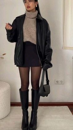 #WinterOutfits #WinterOutfitsCold #WinterOutfitsAesthetic #WinterOutfitsMen #WinterOutfitsBlackgirl #WinterOutfits2024 #WinterOutfitsKorean #WinterOutfitsForWomen #WinterOutfitsSnow #WinterOutfitsMenStreetwear #WinterOutfitsCasual Rok Mini, Leather Skirt Outfit, New York Outfits, Skirt Outfits Fall, Denim Skirt Outfits, Skandinavian Fashion, Chique Outfits, Winter Fashion Outfits Casual, Rock Outfit