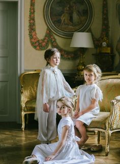 Gaun Abad Pertengahan, Royal Aesthetic, Kids Create, Princess Aesthetic, 인물 사진, Spring Summer 2014, White Dresses, Childrens Fashion, Fashion Mode