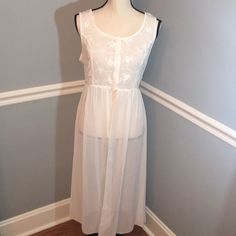 Gorgeous White, Sheer Maxi Duster Vest By En Creme. Nwt, This Is An Absolutely Gorgeous Piece! Side Slits With Embroidered Bodice That Buttons. Open After Natural Waist (Maybe A Smidge Higher). Absolutely Adore This! Size Large, Fits Like A Medium Imo White Open Front Daywear Dress, Open Front White Dress For Daywear, White Open Front Dress For Daywear, Maxi Vest, Boho Duster, Creme White, Duster Vest, Boho Tank Top, Blue Corset