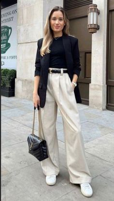 Wide Leg Pants And Blazer Outfit, Wide Leg Alfaiataria, Wide Leg Business Casual, Cream Wide Leg Trousers Outfit, Wide Leg Office Outfit, Khaki Slacks Outfit Women, Taupe Trousers Outfit, Outfits Com Blazer, Wide Leg Work Outfit