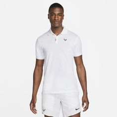 A CLASSIC REMADE THE NIKE WAY. This isn’t your average polo—it’s The Nike Polo. Every detail, from its innovative, sweat-wicking fabric to the hints of orange that nod to Nike’s original shoebox, has been thoughtfully crafted to meet the needs of the everyday you. The result is a street-ready style that looks at home on the course, the court and everywhere else. Rafa's bull logo is featured on the chest. This product is made with 100% sustainable materials, using a blend of both recycled polyest Nike Original, Bull Logo, Nike Polo, Slim Fit Polo, Heritage Fashion, Slim Fit Shirt, New Nike, Slim Fit Men, The Court