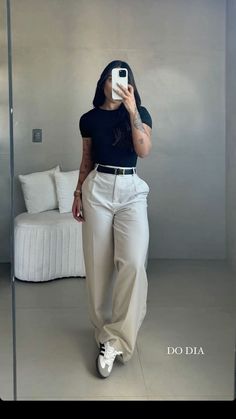 Outfit Fitness Mujer, Sporty Professional Outfits, Casual Buissnes Outfit Women, Outfits Elegantes Aesthetic, Aesthetic Styles Outfits, Outfit Casual Tenis, Outfit Semi Formal Mujer, 23 Year Old Outfits, Semiformal Outfit Women