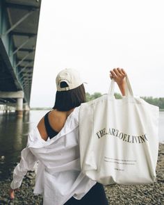 Street Fashion Photoshoot, Cloth Tote Bags, Canvas Bag Design, Costume Bags, Simple Outfits For School, Bags Aesthetic, Streetwear Fashion Women