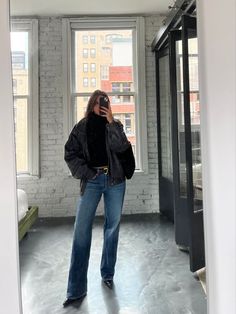 fall 24, fall 24 trends, fall 24style, fall outfit Bruno Major Concert Outfit, Ireland Fashion Aesthetic, Minimal Edgy Outfit, 90s Autumn Outfit, Simple Clean Outfits Minimal Chic, Careless Outfits, Non Trendy Outfits, Brown Quarter Zip Outfit, Serina Vanderwudson Outfit